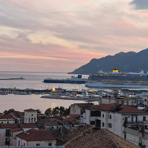 Salerno, la stagione turistica-portuale si chiude col botto: ecco "Artania", la nave dedicata a lady Diana 