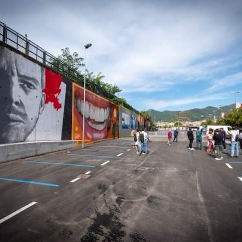 Salerno, la street art abbellisce il nuovo terminale bus: c'è anche murales sulla storia della Salernitana