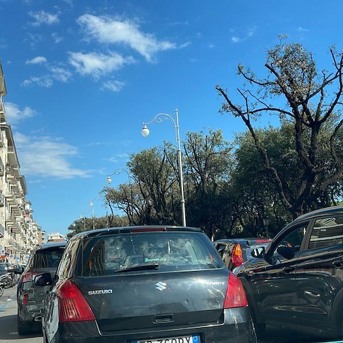 Salerno paralizzata per il Giro del Mediterraneo in rosa