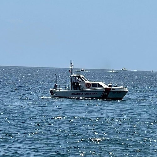 Salerno, patenti nautiche comprate con complicità di sottoufficiale della Capitaneria di Porto: 4 arresti e 70 indagati 