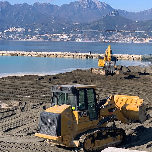 Salerno: proseguono spediti i lavori di ripascimento del litorale / FOTO e VIDEO 