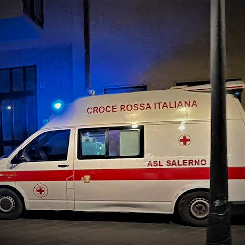Salerno, scooter investito da un'auto: muore 28enne