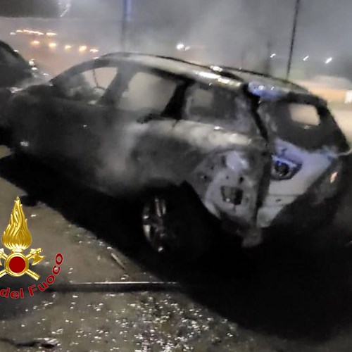 Auto incendiate a Salerno