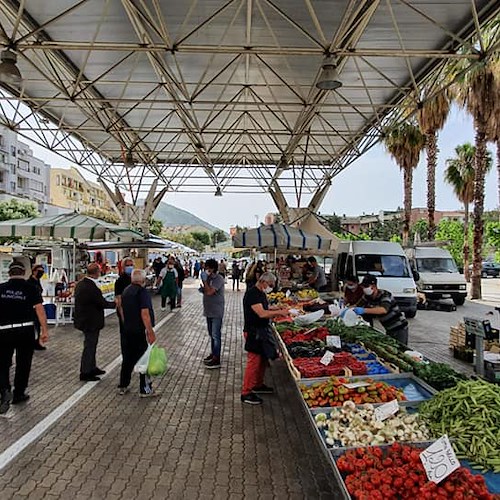 Salerno, sindaco Napoli e assessore Loffredo in visita ai mercati cittadini