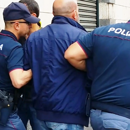 Salerno, tenta di strangolare il figlio e poi lo ferisce: padre arrestato 
