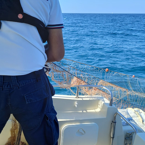 Santa Maria di Castellabate, sequestrata rete da pesca irregolare e sanzionato diportista in zona marina protetta