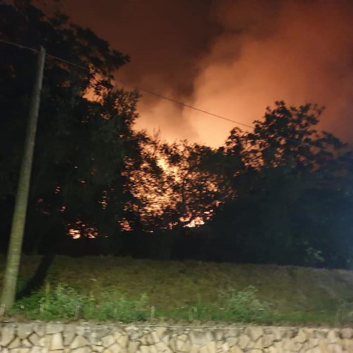 Sarno assediata dalle fiamme: incendi in via Bracigliano e Torregatto [FOTO-VIDEO]