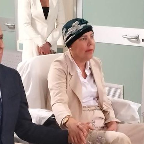 Scopre di avere un tumore, lui la sposa in clinica a Roccapiemonte: la storia d'amore di Rosario e Marcia 