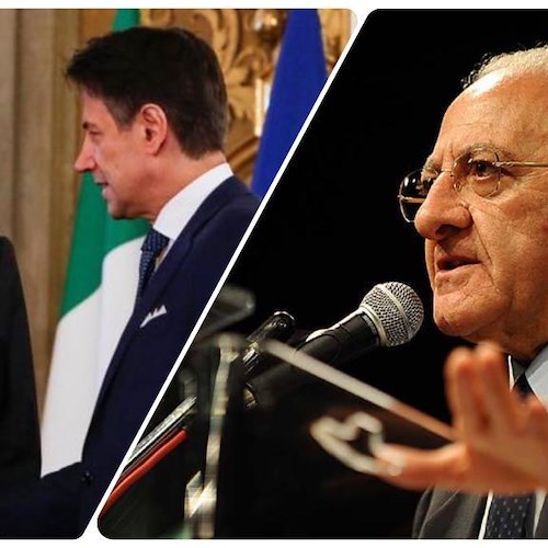 Si annuncia un Natale blindato, stasera la diretta di Conte. Campania verso zona arancione, De Luca: «Zonizzazione inefficace»