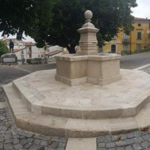 Sicignano degli Alburni: ritorna all'antico splendore la fontana di Piazza Umberto I