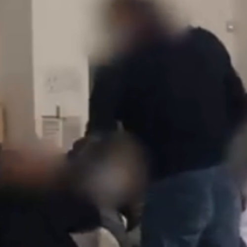 Studente picchiato da professore in classe: accade nel Salernitano [VIDEO]
