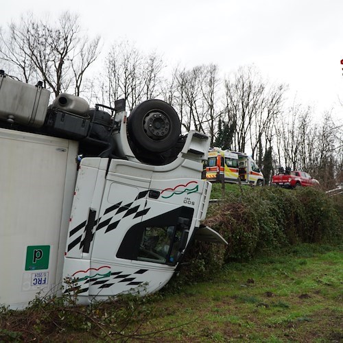 Tenta di rubare carne da autocarro in sosta dopo incidente, arrestato 75enne ad Avellino 