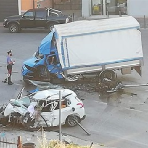 Terribile incidente tra auto e camion a Sala Consilina, morto 23enne 