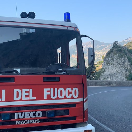 Tra Erchie e Salerno l'addestramento dei Vigili del fuoco, simulazioni di emergenza in mare 