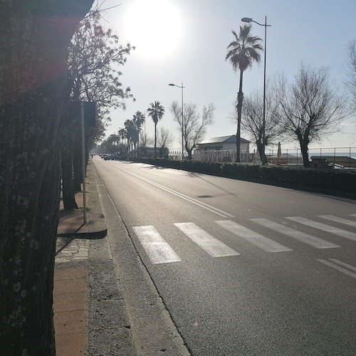 Tragedia a Salerno, uomo travolto e ucciso da un motorino in via Lungomare Marconi