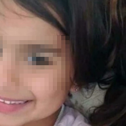 Tragedia a Torre Annunziata, morta annegata bimba di 5 anni: era scomparsa dalla spiaggia