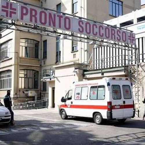 Tragedia all'ospedale Cardarelli di Napoli: paziente si lancia dal quarto piano e muore 