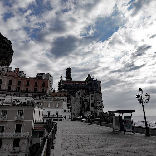 Tragedia in Costa d'Amalfi: anziana di Atrani cade dal balcone e perde la vita 
