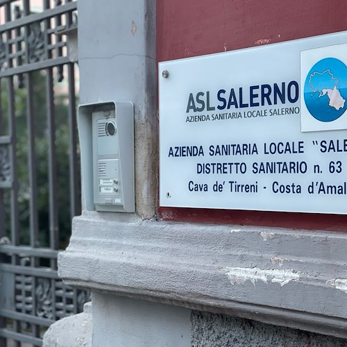 Vaccini a persone sotto i 60 anni con comorbidità non grave, ASL Salerno: «Adesione va fatta dal medico di base»