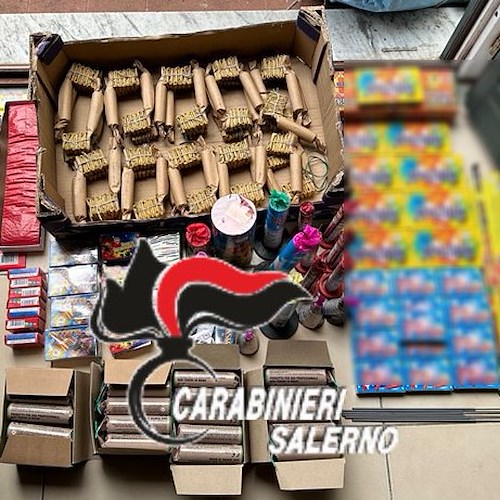 Vende abusivamente materiale pirotecnico in pieno centro, uomo arrestato a Salerno