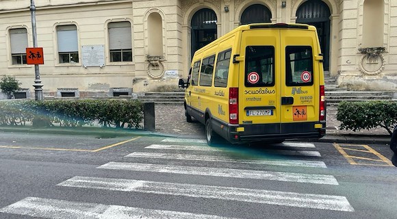 Emergenza scuolabus a Salerno, Celano: «Verifiche urgenti sul servizio, lavoratori senza tutele»