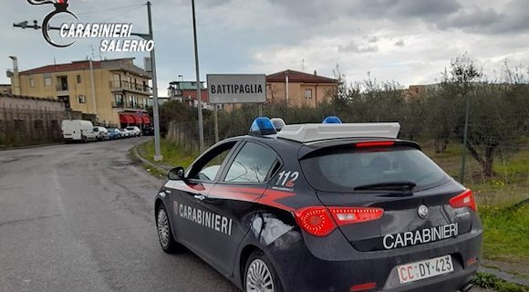 Minaccia il padre e i militari con armi da fuoco, uomo arrestato dai Carabinieri a Battipaglia