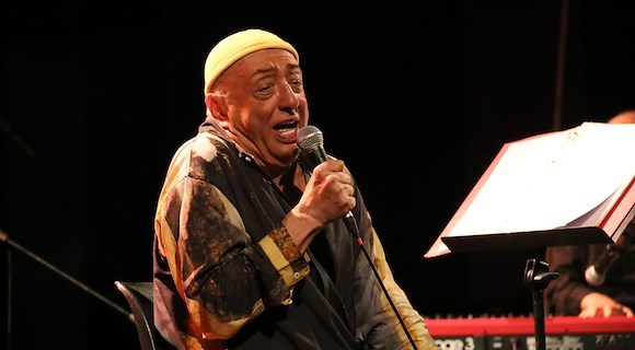 Peppe Barra in concerto a Salerno, tra emozioni e ricordi